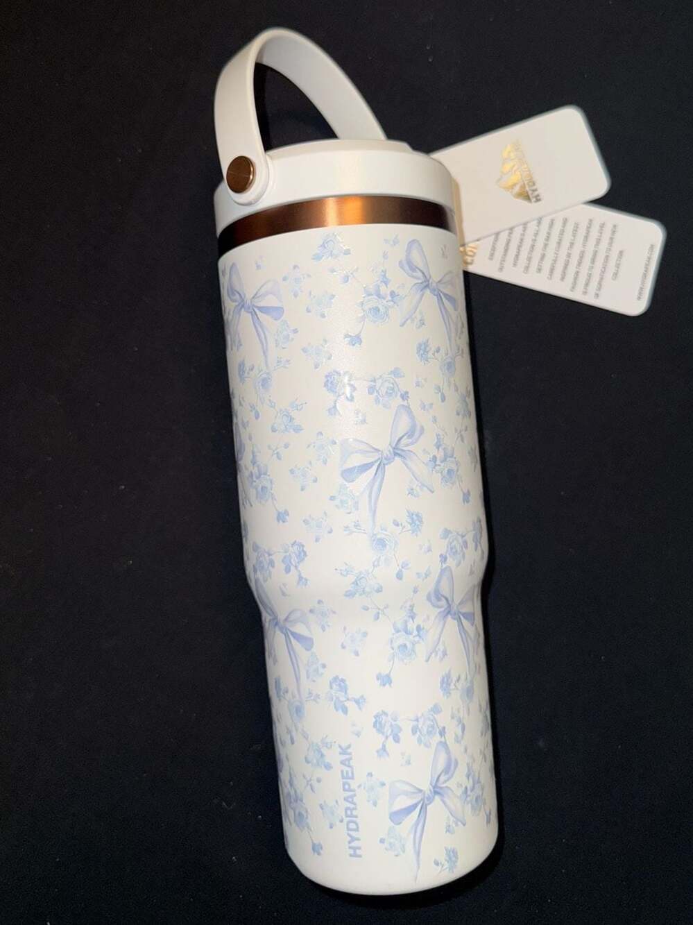 Hydrapeak Nomad 32oz Toile Ribbon Artisan Tumbler Blue Bows